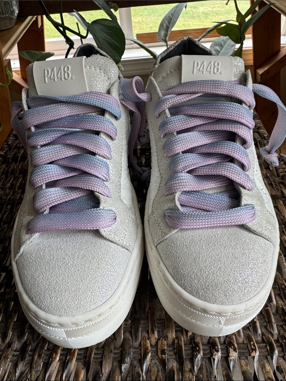 P448 Low top lace up leather sneaker womens size 5-5.5 or 35